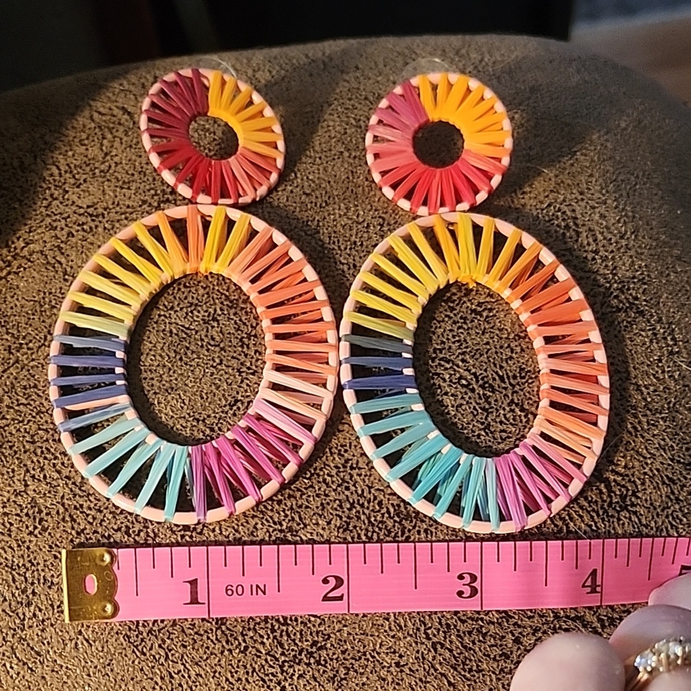 UNBRANDED WOMEN'S BEAUTIFUL MULTICOLORED EARRINGS ~UNIQUE~IN EXCELLENT CONDITION